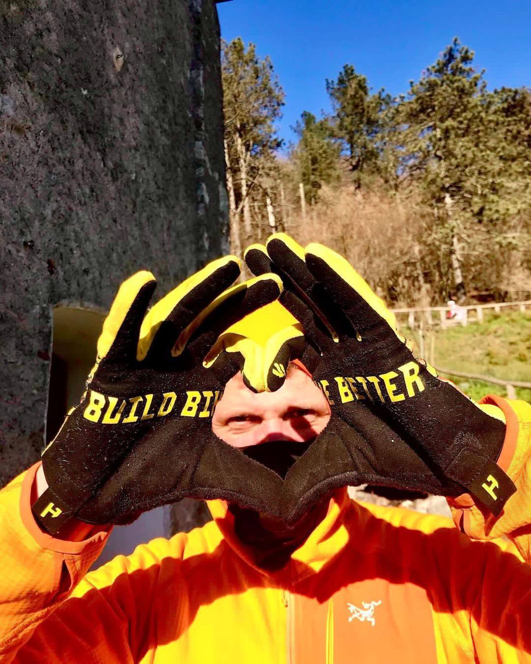 Ended: AstonMTB HandUp Gloves